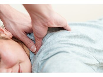 ワンタッチ 平安通店の写真/【国家資格保有者監修◇本格整体】デスクワークや家事でこり固まった首・肩を芯からゆるめ、軽やかな感覚へ