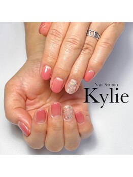 カイリー(Kylie)/小花柄ネイル