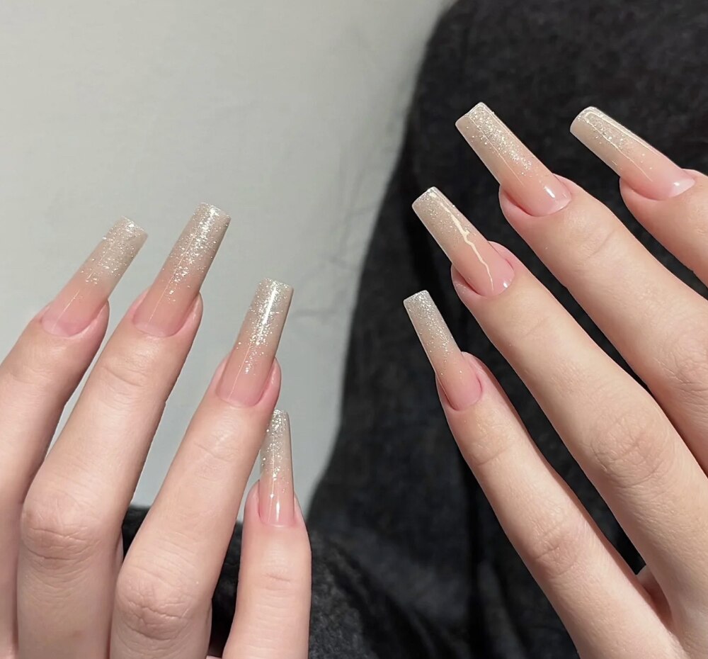 2025年-2026年冬トレンド】ラメグラデーションのネイルデザイン集 2025年-2026年冬トレンド】ラメグラデーションのネイルデザイン集