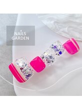 ネイルズガーデン(NAILS GARDEN)/【フット】ストライプ×キラキラ