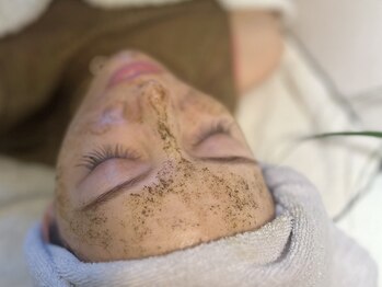 サロン シー(salon shhh...)/ハーブピーリング施術