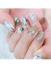 エムズネイル(M's Nail.)/左右非対称ニュアンスネイル