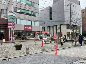 ポーラ 自由が丘南口店(POLA)/無印さん横のコーヒーワゴン車