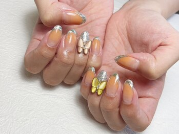 フレンチ蝶々ネイル