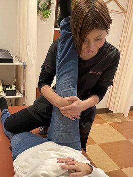 結 もんもん整体院の写真/骨格矯正専用ベッド×EMSで全身の歪み矯正が得意。オススメ人気NO.1オーダー矯正×EMS¥3850→¥1930