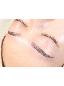 ネイル・アイメニューの同時施術が可能