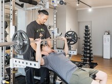 トレーナーは全員、現役ボディビルダーであり資格保有者です。