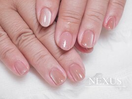 艶感重視の肌馴染みネイル