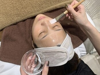 ウルカ 小田原店(uruka)の写真/【フラッシュピール初回￥8000】果実エキスが主成分のお肌に優しい新ピーリングで肌質改善！！剥離もなし◎