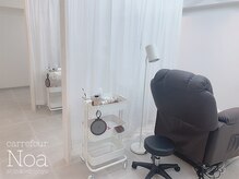 カルフールノア 新越谷店(carrefour noa)/白と黒基調のミニマルな店内