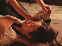 タイ古式マッサージ リラックスタイランド/上腕二頭筋のストレッチ