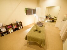 距骨サロン 平塚店の雰囲気（広々とした個室で周りを気にせず、ご相談可◎）