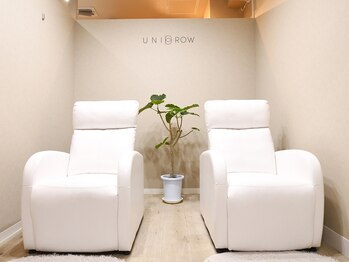 ユニブロウ 大阪梅田(UNI BROW)の写真/【09:00～21:00 open】アイブロウワックス(眉毛メイク込)¥3800/ハリウッドブロウリフト¥4900 <梅田駅3分>