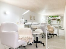 リエル(Reyel)の雰囲気（【中二階のおこもり空間☆】ゆったりとお過ごしいただけます）