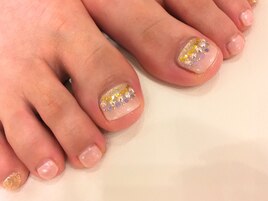 ビジューフットネイル。