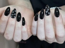 ブラックフラワーアートネイル