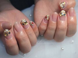 ワンカラーにビジューアート