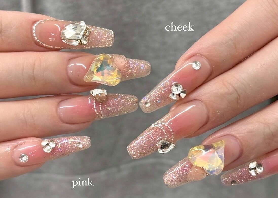 2026年冬トレンド】チーク ハンドのネイルデザイン集｜人気順｜35