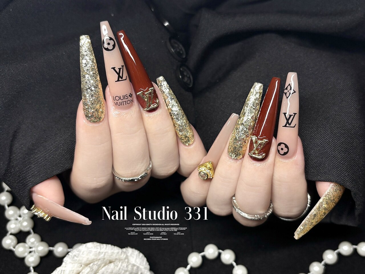 2025年-2026年冬トレンド】ワンカラー ハンド スーパーロングのネイル