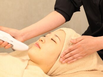 菌活フェイシャル専門店 florasKIN 高槻店【4月中旬 NEW OPEN（予定）】の写真/《諦めていたニキビケア,凸凹肌に★無針水光注入で美肌菌を育成！》トラブルレスなすべすべ陶器肌に♪