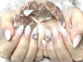 白グラデーションネイル