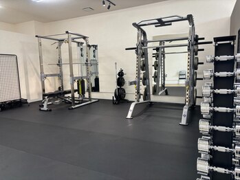 トレーニングスタジオ ARCS つくば店/広々としたトレーニングルーム