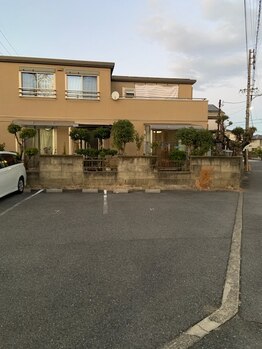 アース(EARTH)/駐車場完備しております。