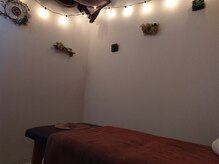 お客様お一人だけの完全個室癒し空間にておくつぎいただけます。