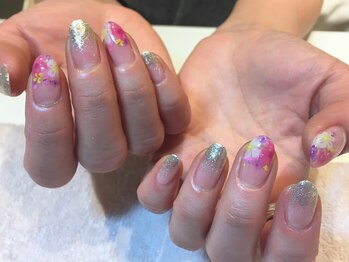 ネイルズ ララ(nails Lala)/フラワーフレンチ。
