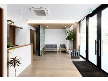 すきっぷの雰囲気（１階のテナントで、入りやすく店舗前は公園です）