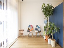 DRTなかまつ整体の雰囲気（大通り沿い1階の待合室）