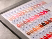 ルーチェ(Luce)の雰囲気（オフはベース一層残しのフィルインでお爪へのダメージを最小限に）