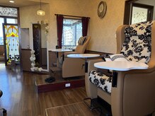 Iris ネイルアトリエ【アイリス】フィルインの雰囲気（ふかふかのチェアにて施術いたします）