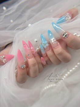 オウラネイルルーム(Aura nail room)の写真/≪大阪京橋駅すぐ≫トレンド大人気韓国ワンホンネイル/持込/長さ出しOK◆存在感のある華やかな指先へ！