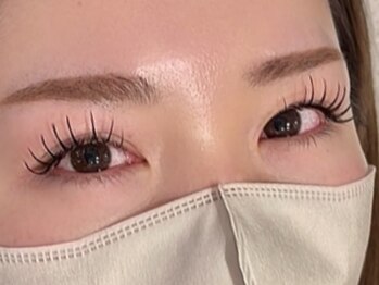 ブリリア ネイルアンドアイラッシュ(BRILLA nail&eyelash)の写真/一重や奥二重、瞼が重い方にはLカール◎プライベートサロンの為、人目を気にせずお悩みをご相談頂けます＊