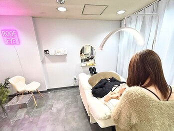 ルーフアイ(ROOF EYE)の写真/朝のメイク時間を短縮◎まるでメイク後のような束感デザインで、濃密なボリュームが持続する目元へ…★