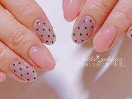 黒シアードットのガーリーネイル