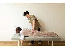 クオリア整体院 八王子(Cuoria整体院)/背中から腰にかけてほぐします