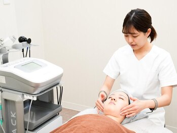 YG鍼灸院 下北沢店の写真/たるみ・シワ改善や、くすみ/肌荒れ/ハリ弾力不足/美容術後ケアにも◎温かく心地よい刺激でリラックス★