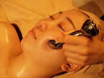 フレルト イオンモール桑名店(FLELT)の写真/【周年特典あり】わずか数分でフェイスラインを引き締め、リフトアップを実感！むくみ・たるみに集中ケア◎