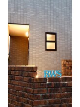 アール ダブル エス レイ ダブル エス(R.W.S)/外観