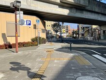 とだ鍼灸指圧治療院/能勢電鉄の高架を通過します