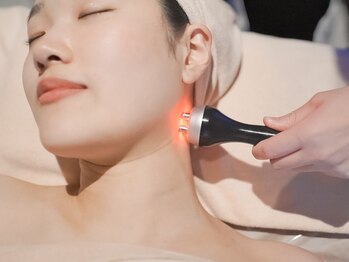 フェムビー 千葉駅前店(FEMBE)の写真/【理想の小顔へ導く】脱★二重顎!!無駄な脂肪をマシンで分解、引き締まった綺麗なフェイスラインへ