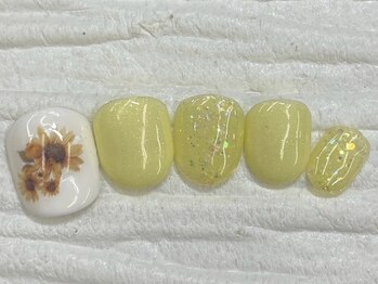 ハニービービー(Honey Bee Bee)/ひまわりネイル