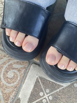 サフィールネイルサフィールネイル(Saphir nail)/上品カラーフットネイル