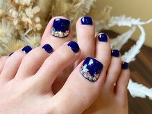 サロンドフォーエイチ(salon de 4H)/ストーンで華やかフットネイル☆