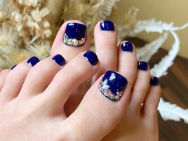 ストーンで華やかフットネイル☆