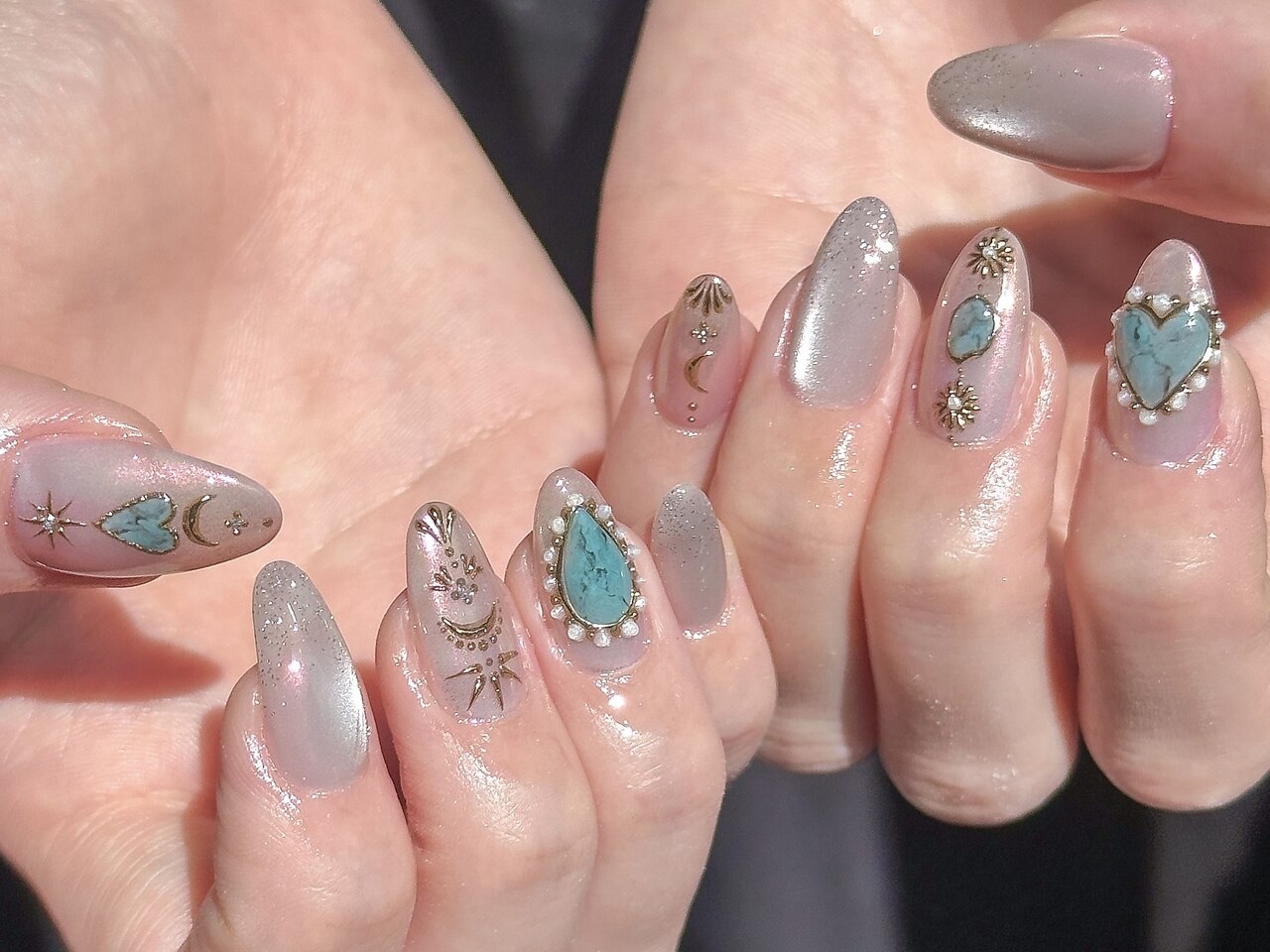 くすみベージュうるうるオーロラぷっくりニュアンスネイル 韓国 ちゅるん 冬 水滴 2025年-2026年冬トレンド】うるうるのネイルデザイン集｜人気順｜45