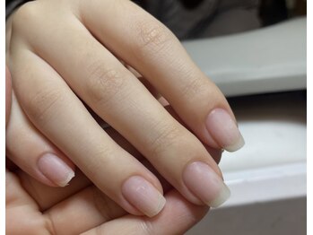 ヨクシーアトリエ 越谷(YOXI ATELIER)の写真/【自爪を守るクリアジェルネイル3990円】素爪に見えるのに手入れがされている指先に。メンズネイルにも◎