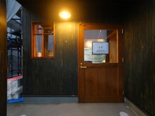 座楽/玄関を外から見たら